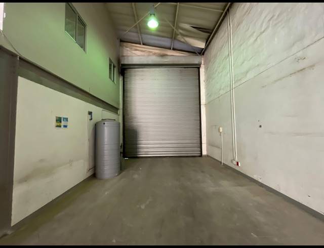 1,318M² WAREHOUSE TO LET IN HALFWAY HOUSE